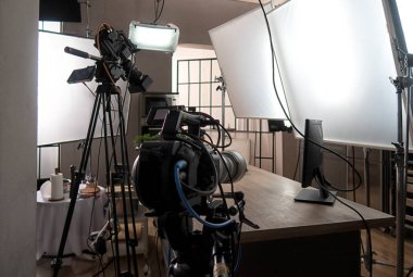 Yemek programının stüdyosunda kamera var..