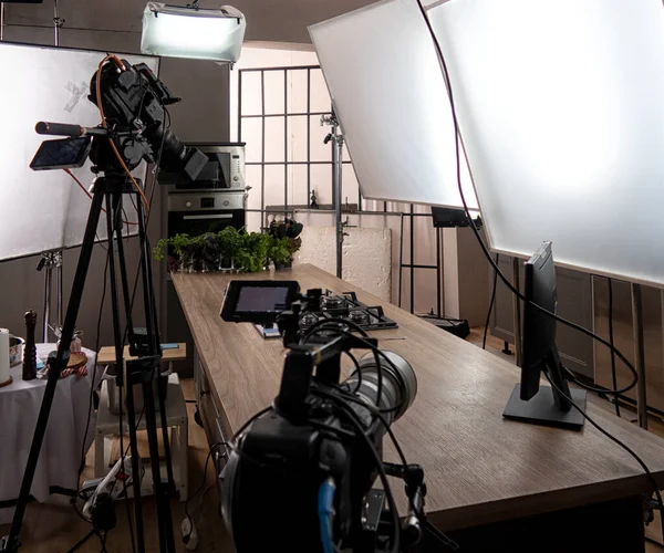 Yemek programının stüdyosunda kamera var..