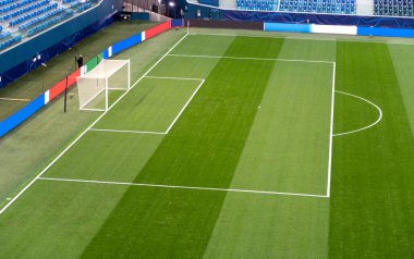 - Futbol. Maçtan önce boş futbol sahası.