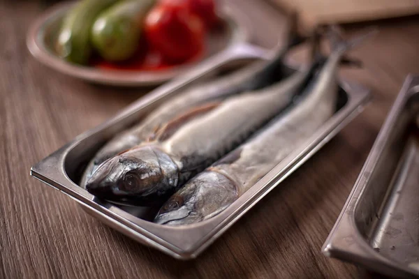 Detail Syrové Ryby Ležící Talíři Domácí Kuchyni — Stock fotografie