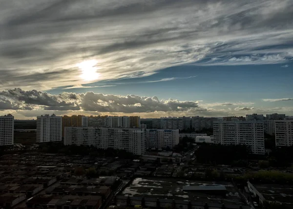 空中ビュー モスクワ ロシアの街並み 夏の夕日の時間 — ストック写真