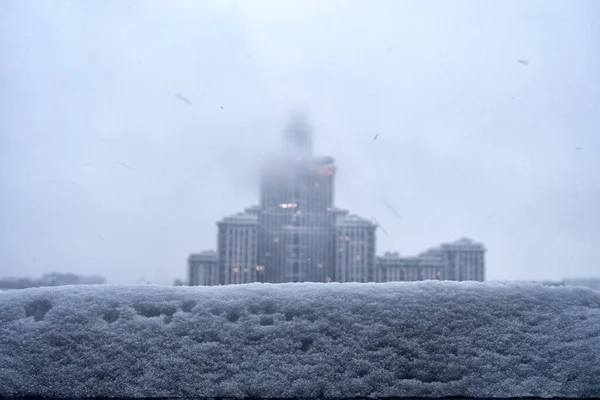 Snöfall Moskva Stark Snö Och Lägenhetshus Vintern Vinterlandskap Staden Moskva — Stockfoto