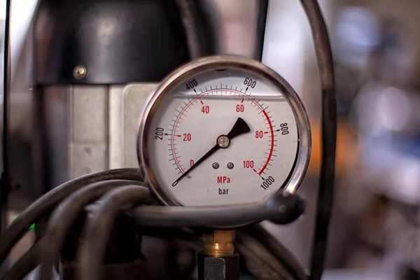 a welding gas cylinder pressure gauge with two