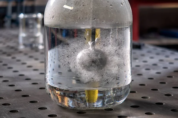 Οπτικά πειράματα στη φυσική και τη χημεία από το σχολικό πρόγραμμα σπουδών — Φωτογραφία Αρχείου