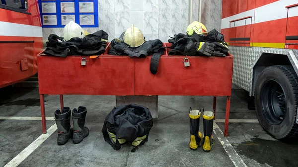 Uniform Firefighters Close Lies Table Ready Use — Stock Photo, Image