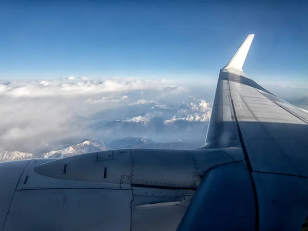 Vista Aerea Ala Aereo Cime Montagna Europeo Dall Alto Sul — Foto Stock