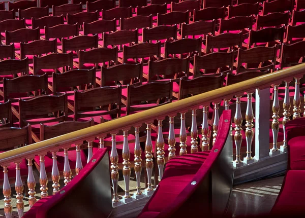 Beautiful Theater Interior Soft Armchairs Auditorium Chandeliers Foyer — 图库照片