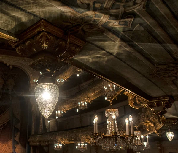 Beautiful Theater Interior Soft Armchairs Auditorium Chandeliers Foyer — Foto Stock