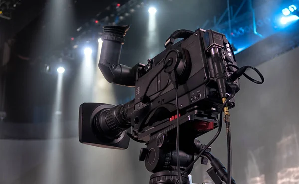 专业数码相机 音乐会中的电视摄像机 — 图库照片