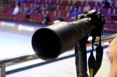 Tenis yayını için TV kamerası