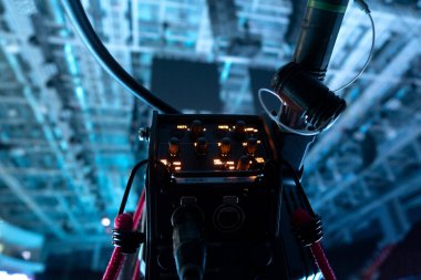 Tenis yayını için TV kamerası