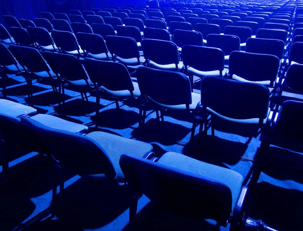 Posti Sedere Blu Una Sala Conferenze Vuota — Foto Stock