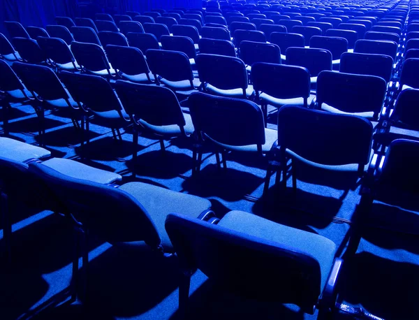 Blå Stolsplatser Ett Tomt Konferensrum — Stockfoto