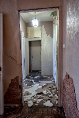 Eski bir Sovyet dairesinde tadilat. Rusya.