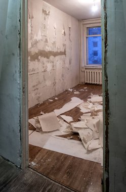 Eski bir Sovyet dairesinde tadilat. Rusya.