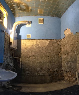 Eski bir Sovyet dairesinde tadilat. Rusya.