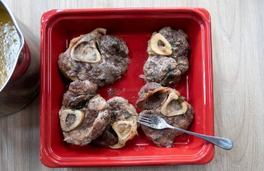 Patatesli, havuçlu ve otlu sığır güveci..