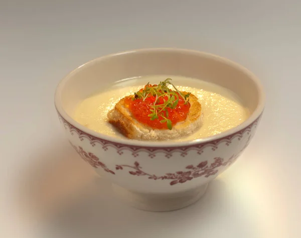 把汤放在碗里 盖在浅石色的背景上 健康的饭食 — 图库照片