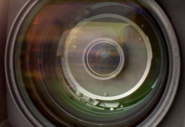 Maçtan önce futbol stadyumundaki TV kamerası..