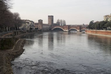 Verona şehrinin güzel hava manzarası. VERONA, ITALY.