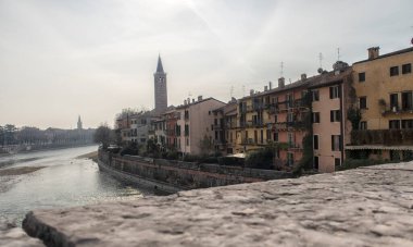Verona şehrinin güzel hava manzarası. VERONA, ITALY.