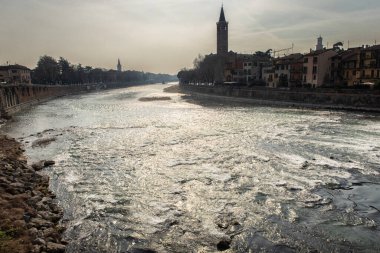 Verona şehrinin güzel hava manzarası. VERONA, ITALY.
