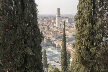 Verona şehrinin güzel hava manzarası. VERONA, ITALY.