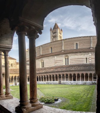 Verona şehrinin güzel hava manzarası. VERONA, ITALY.