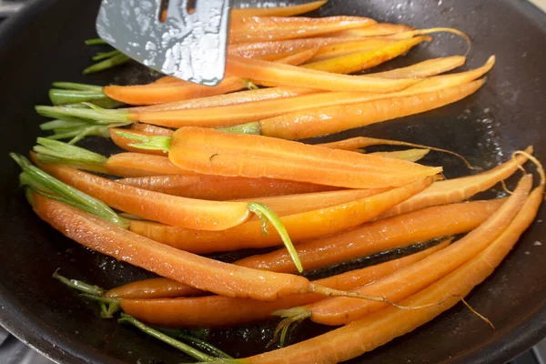 Fried Carrots Green Herbs Pan Close — Stock Photo, Image