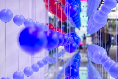 soyut plastik açık mavi ve mavi topların arkaplanı
