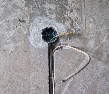 Yeni Elektrik Tesisatı, soket ve yenileme kavramı, duvardaki elektrik kabloları