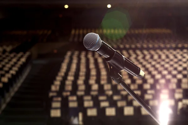 Microfono sul palco — Foto Stock