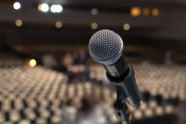 Microfone no palco Imagem De Stock