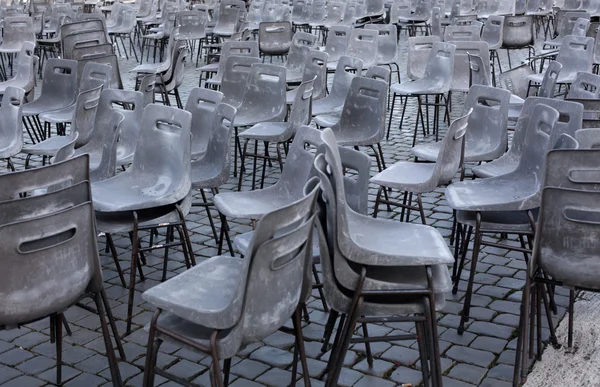 Sillas en la plaza — Foto de Stock