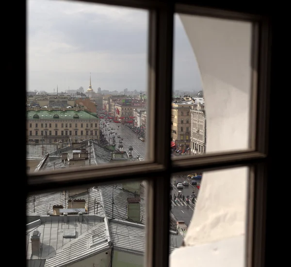 Vista de la ciudad de San Petersburgo por la ventana —  Fotos de Stock