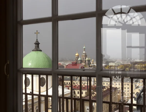 表示窓からサンクトペテルブルク市 — ストック写真