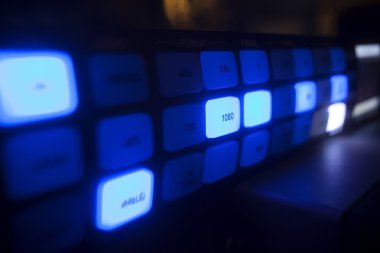 kontrol paneli televizyon donanımları düğmesini