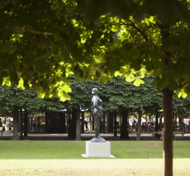 Paris'in tarihi merkezinde görünümlerini