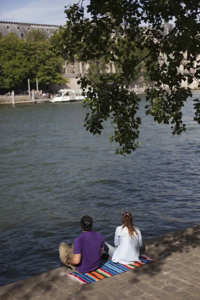 Gente en las calles de París —  Fotos de Stock