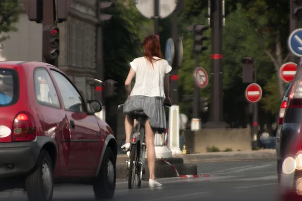 Paris. Fahrräder auf den Straßen. — Stockfoto