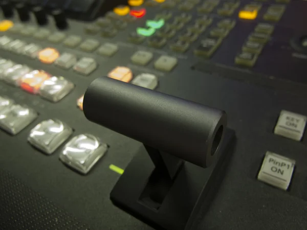 Botão no painel de controle equipamento de televisão — Fotografia de Stock