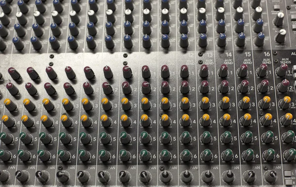 Звукозаписывающее оборудование студии — стоковое фото
