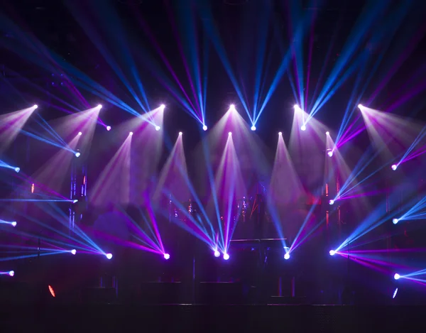 Luz a bater num concerto de rock — Fotografia de Stock