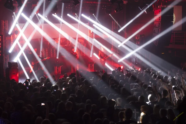 Luz a bater num concerto de rock — Fotografia de Stock