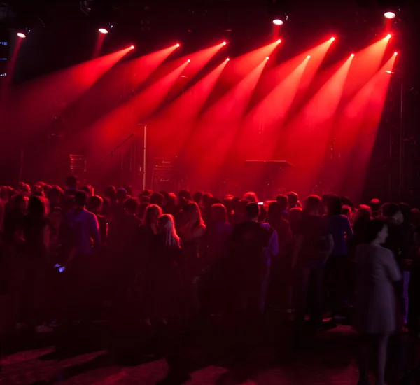 Luz a bater num concerto de rock — Fotografia de Stock