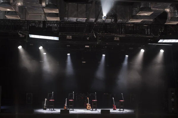 Guitarra en el escenario antes del concierto —  Fotos de Stock