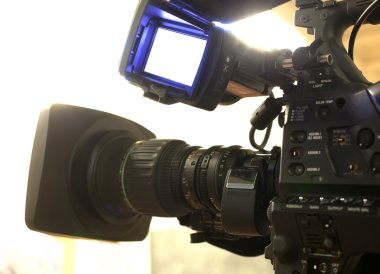 Profesyonel dijital video kamera.