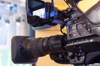 Profesyonel dijital video kamera.