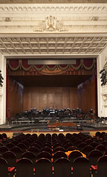 View of an empty theatre with red seats and balcony — Stock Photo, Image