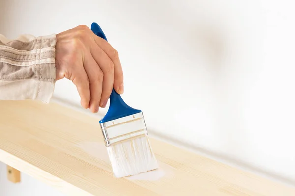 Painter Varnishes Bookshelf Male Hand Paint Brush — Stock Photo, Image